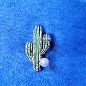 New cactus pearl brooch